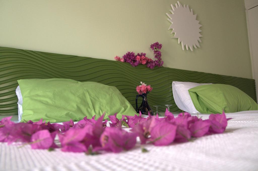 Pasalimani Hotel Çeşme Bilik gambar