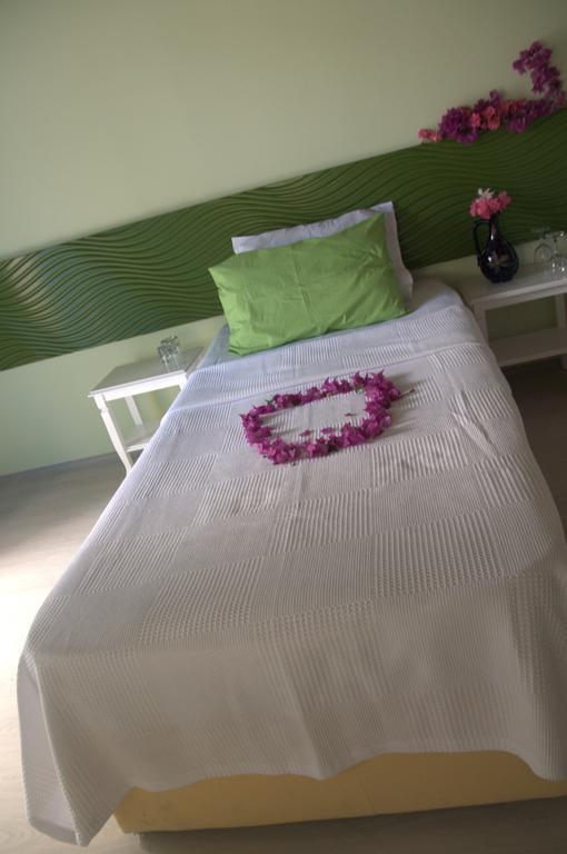 Pasalimani Hotel Çeşme Bilik gambar