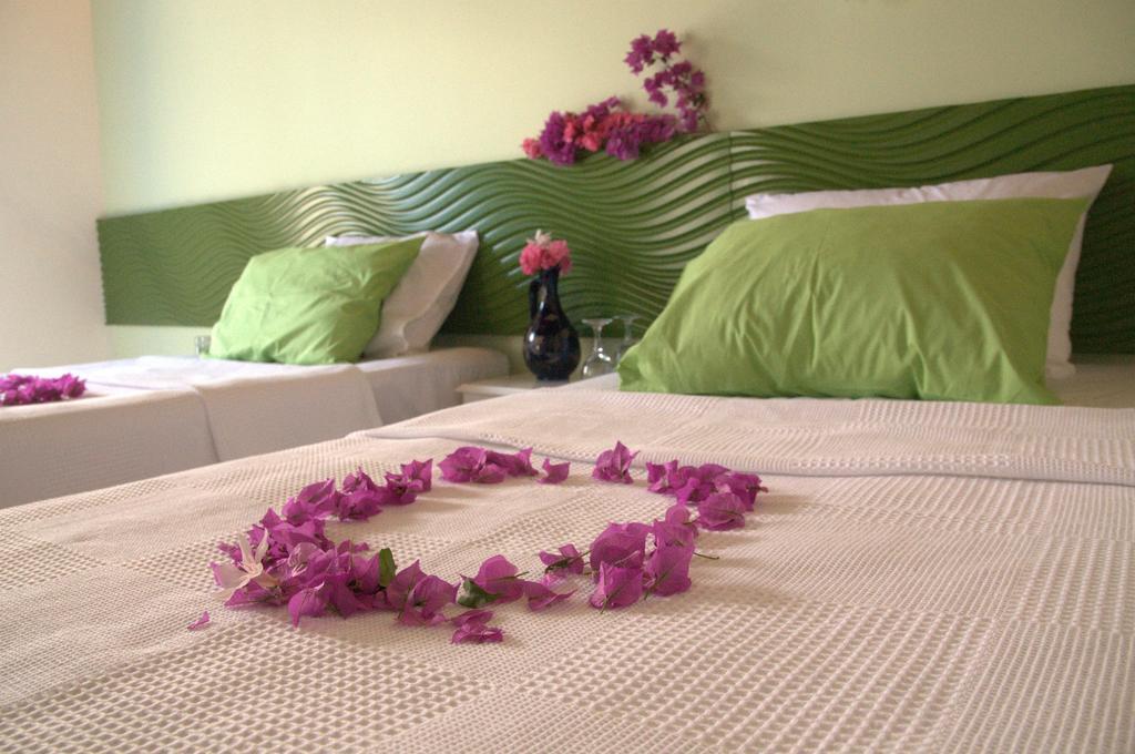 Pasalimani Hotel Çeşme Bilik gambar