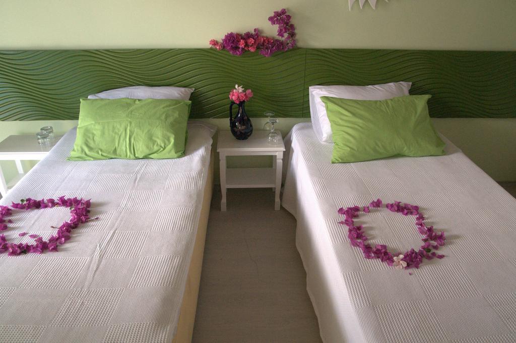 Pasalimani Hotel Çeşme Bilik gambar